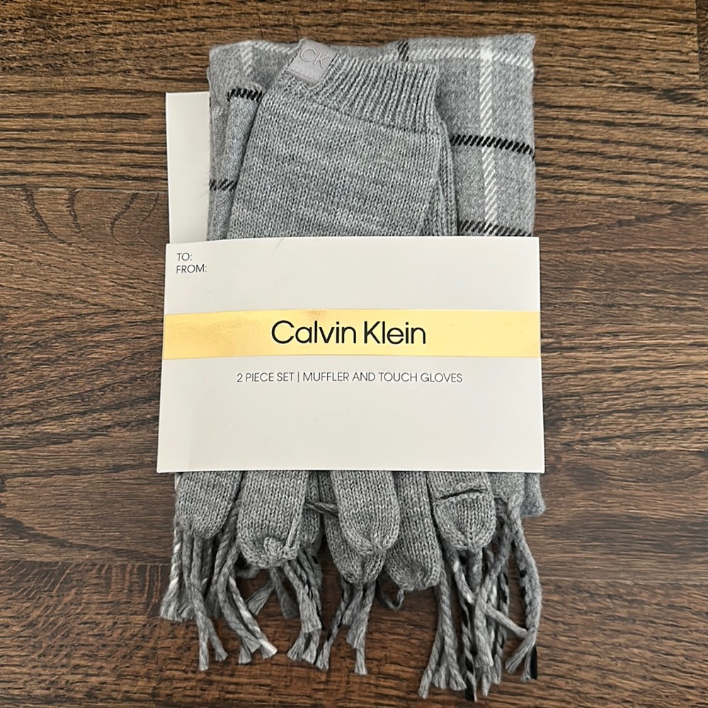NWT Calvin Klein 2 Piece Muffler and Touch Gloves Set